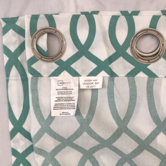 Green & white pattern curtains - Picture 3 of 3